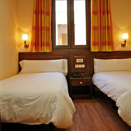 Hostal Victoria I-3